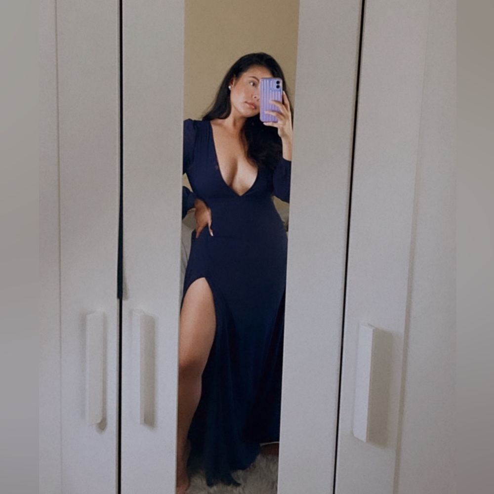 EUC Lulus Navy Plunge Maxi Dress - S